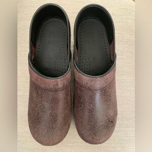 Sanita Black Sole Clogs ~ Distressed brown leather size 38 ( US 7 ) brand new